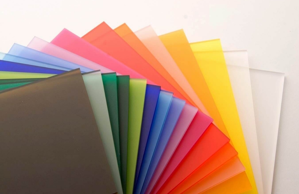 Các loại tấm nhựa được sử dụng phổ biến trong ngành quảng cáo hiện nay