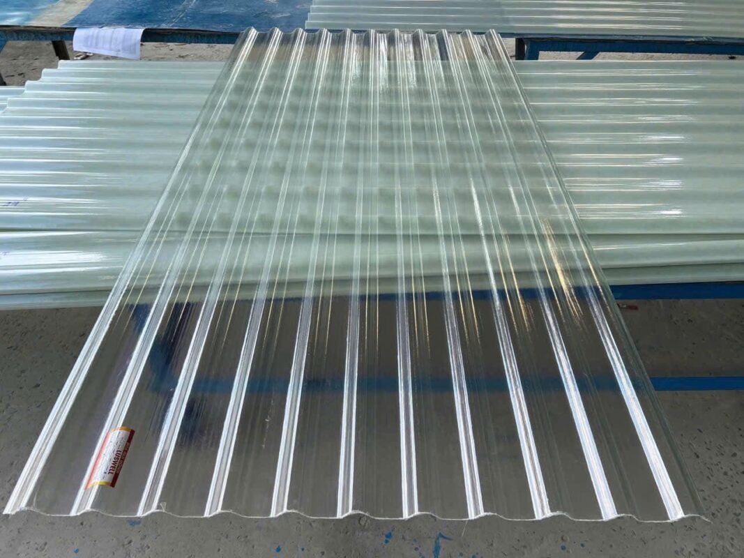 Dịch vụ thiết kế thi công tôn Poly lấy sáng