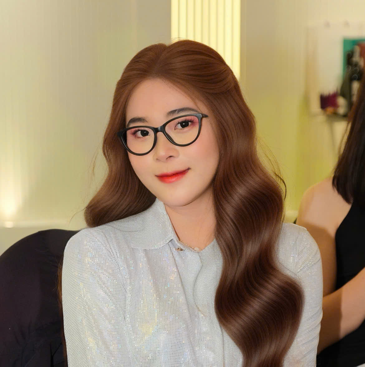 Mrs. Tuyết
