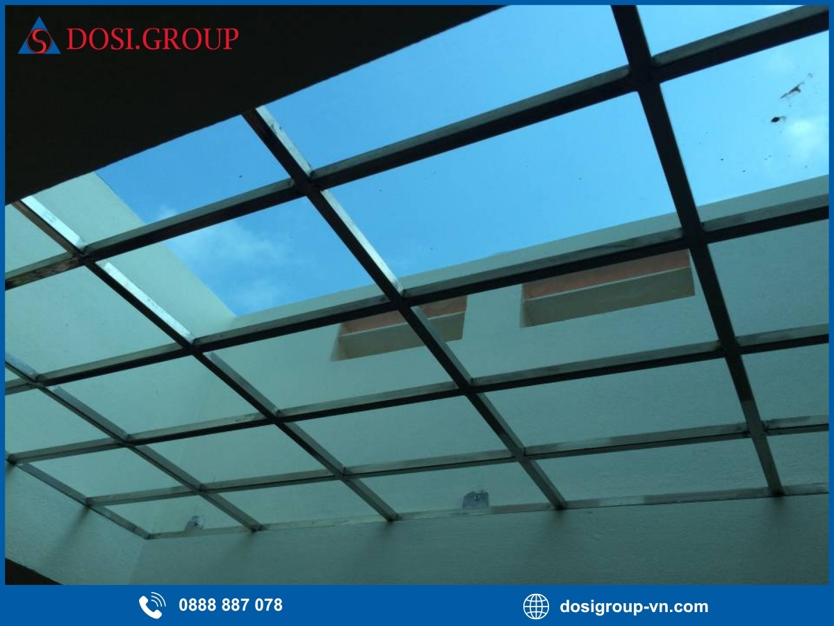 Tấm lợp Polycarbonate - Giải pháp che mái hiệu quả cho giếng trời và thông tầng